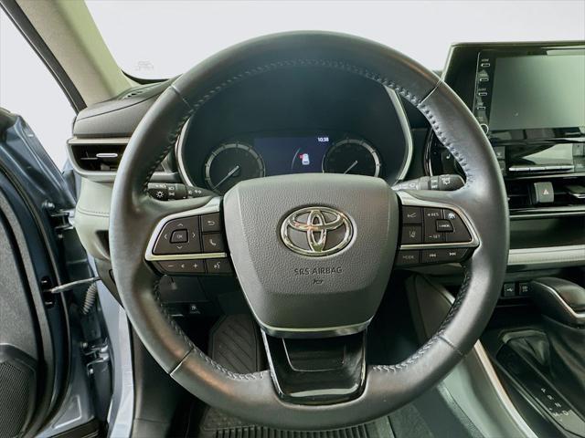 used 2021 Toyota Highlander car, priced at $33,917