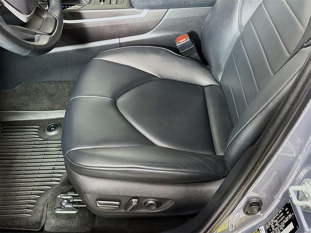 used 2023 Toyota Highlander car, priced at $41,615