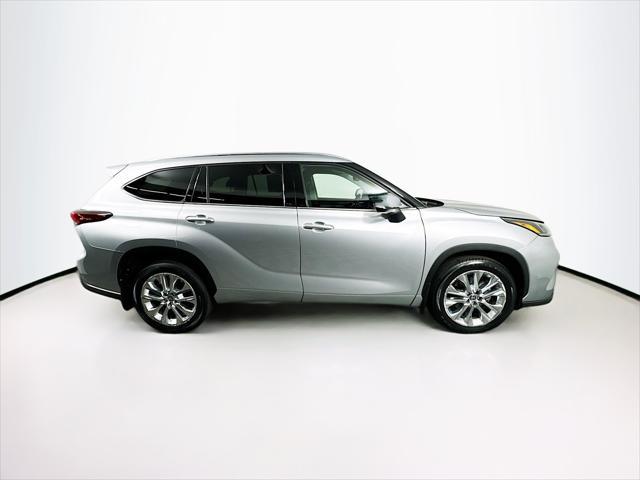 used 2022 Toyota Highlander car, priced at $39,453