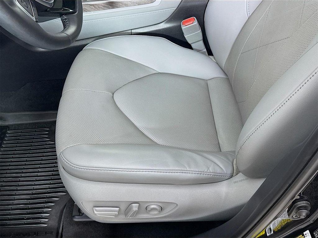 used 2021 Toyota Highlander car, priced at $37,167