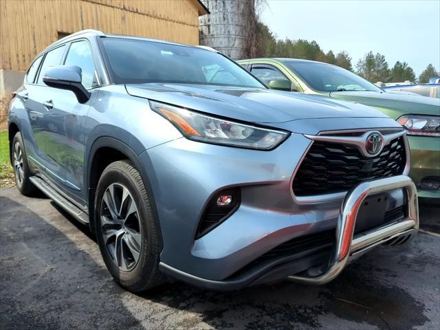 used 2020 Toyota Highlander car, priced at $32,995