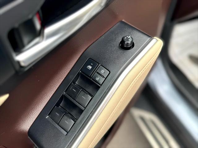 used 2020 Toyota Highlander car, priced at $32,995