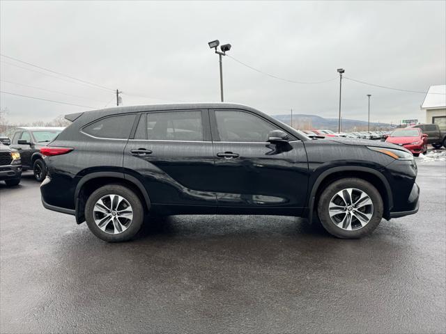 used 2021 Toyota Highlander car, priced at $34,995