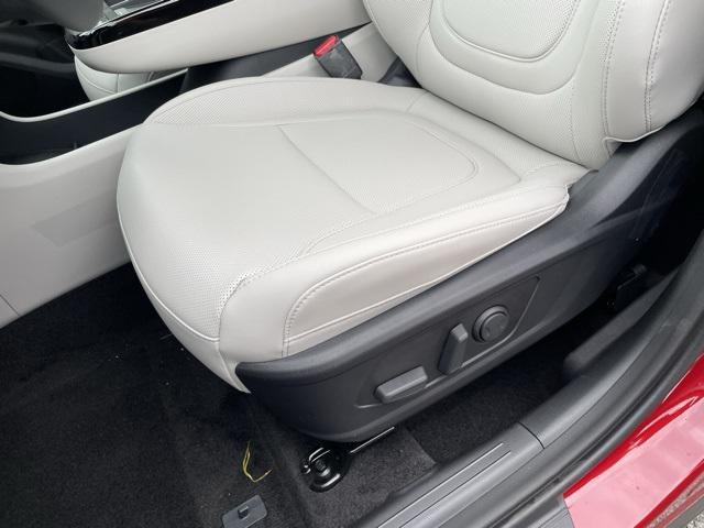 new 2025 Hyundai TUCSON Hybrid car, priced at $37,070