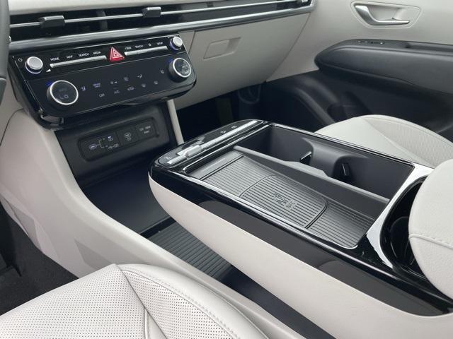 new 2025 Hyundai TUCSON Hybrid car, priced at $37,070