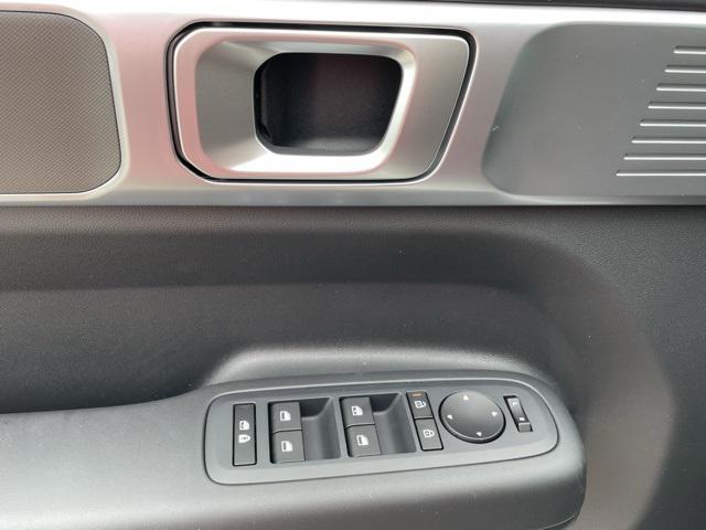 new 2025 Hyundai Santa Fe car, priced at $35,080