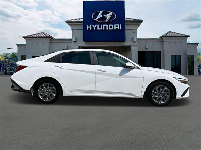 new 2025 Hyundai Elantra HEV car, priced at $28,250