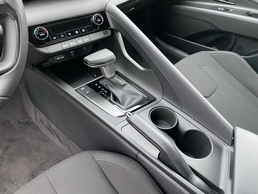 new 2025 Hyundai Elantra car, priced at $24,226
