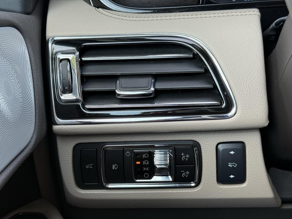 used 2024 Lincoln Navigator car, priced at $74,489
