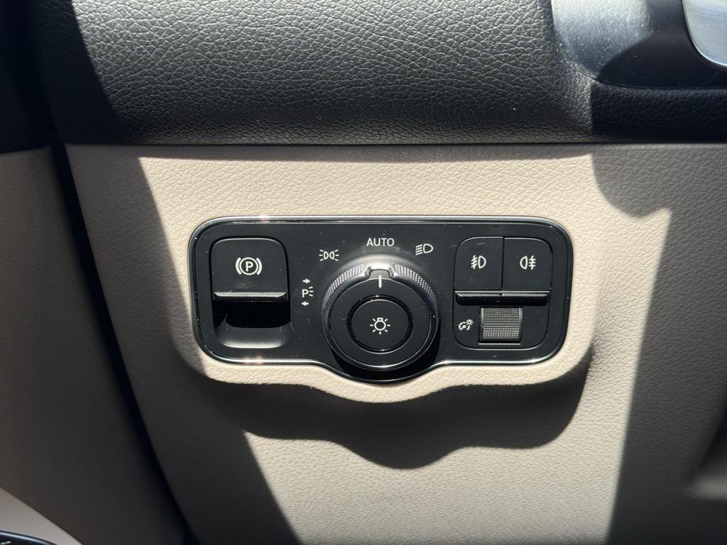 used 2020 Mercedes-Benz GLB 250 car, priced at $22,189