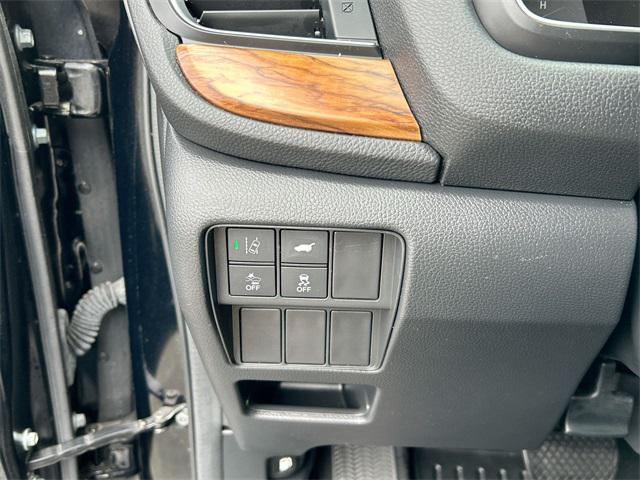 used 2018 Honda CR-V car, priced at $27,216