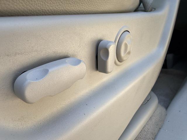 used 2008 Chevrolet Avalanche car, priced at $12,976