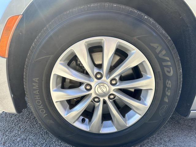 used 2018 Chrysler Pacifica car, priced at $16,976