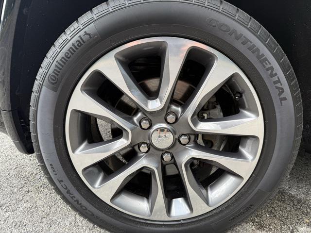 used 2017 Jeep Grand Cherokee car, priced at $13,376
