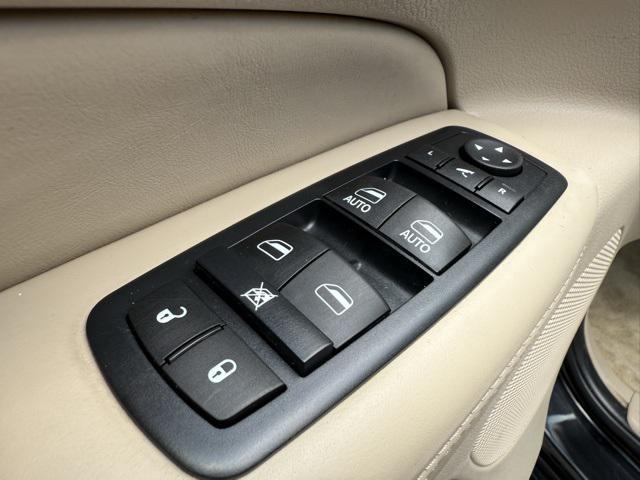 used 2017 Jeep Grand Cherokee car, priced at $13,376