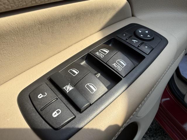 used 2015 Jeep Grand Cherokee car, priced at $16,776