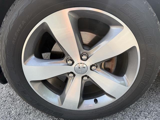 used 2015 Jeep Grand Cherokee car, priced at $16,776