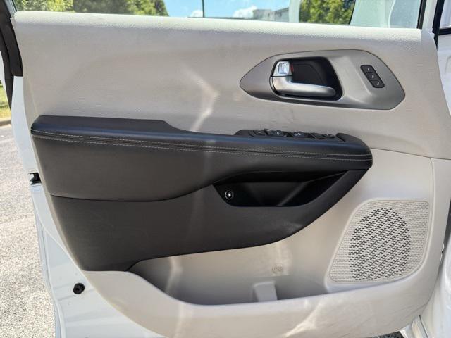 used 2022 Chrysler Pacifica Hybrid car, priced at $22,976