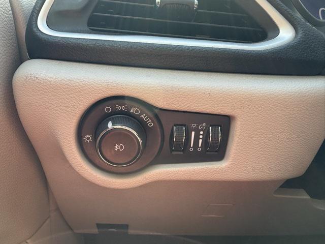 used 2022 Chrysler Pacifica Hybrid car, priced at $22,976