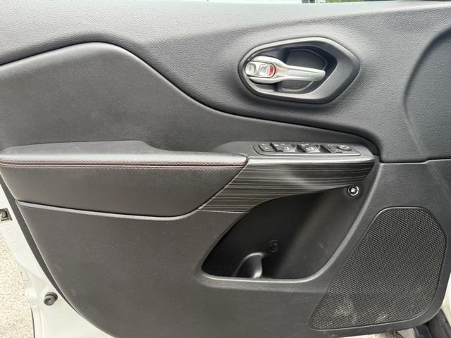 used 2015 Jeep Cherokee car, priced at $10,976