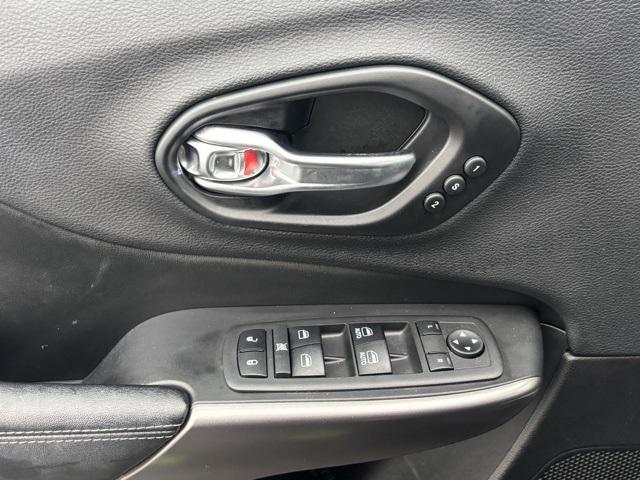 used 2019 Jeep Cherokee car, priced at $13,498