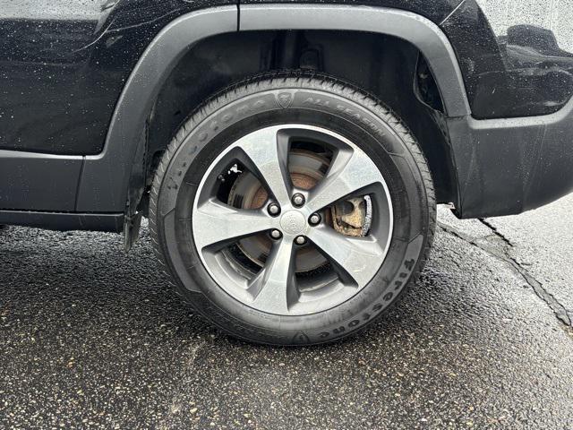 used 2019 Jeep Cherokee car, priced at $13,498