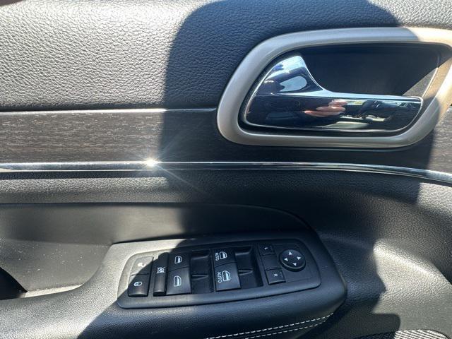 used 2014 Jeep Grand Cherokee car, priced at $11,317
