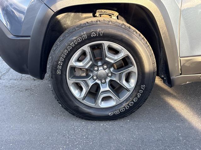 used 2019 Jeep Cherokee car, priced at $17,569