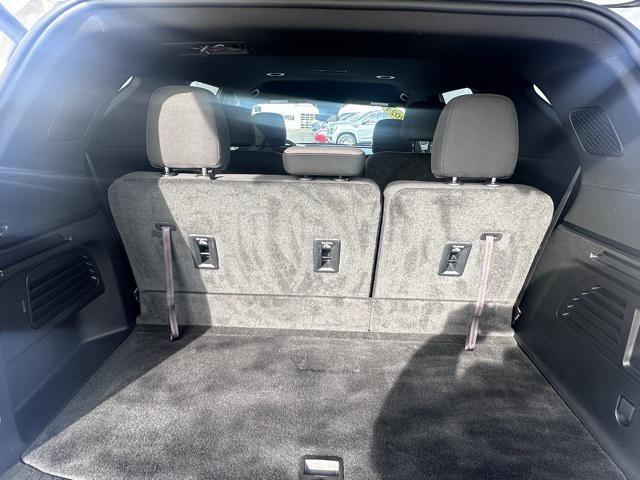 used 2024 Chevrolet Traverse car, priced at $35,989