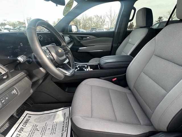 used 2024 Chevrolet Traverse car, priced at $35,989
