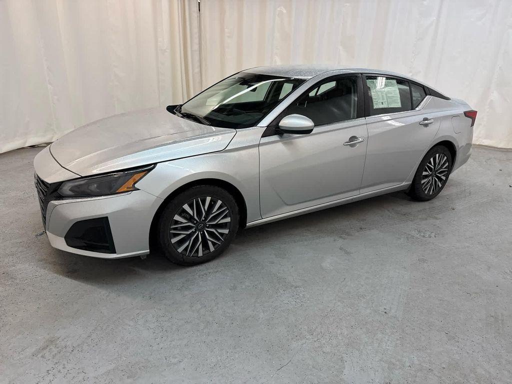 used 2023 Nissan Altima car, priced at $25,999