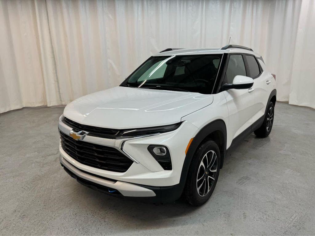 used 2025 Chevrolet TrailBlazer car, priced at $31,999