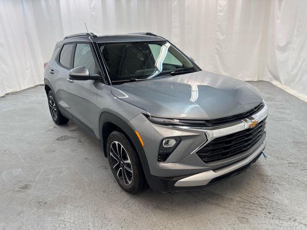 used 2025 Chevrolet TrailBlazer car, priced at $29,999