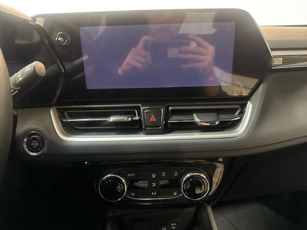 used 2025 Chevrolet TrailBlazer car, priced at $29,999