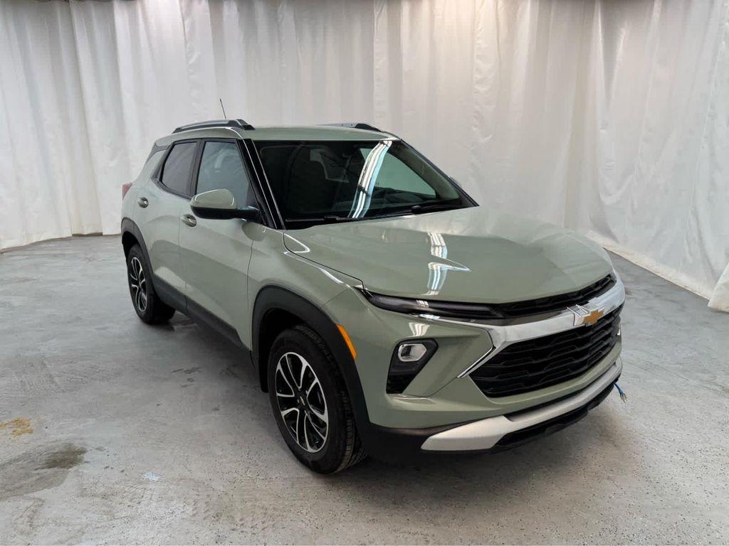 used 2025 Chevrolet TrailBlazer car, priced at $29,999