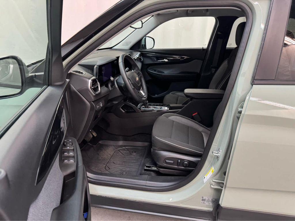 used 2025 Chevrolet TrailBlazer car, priced at $29,999