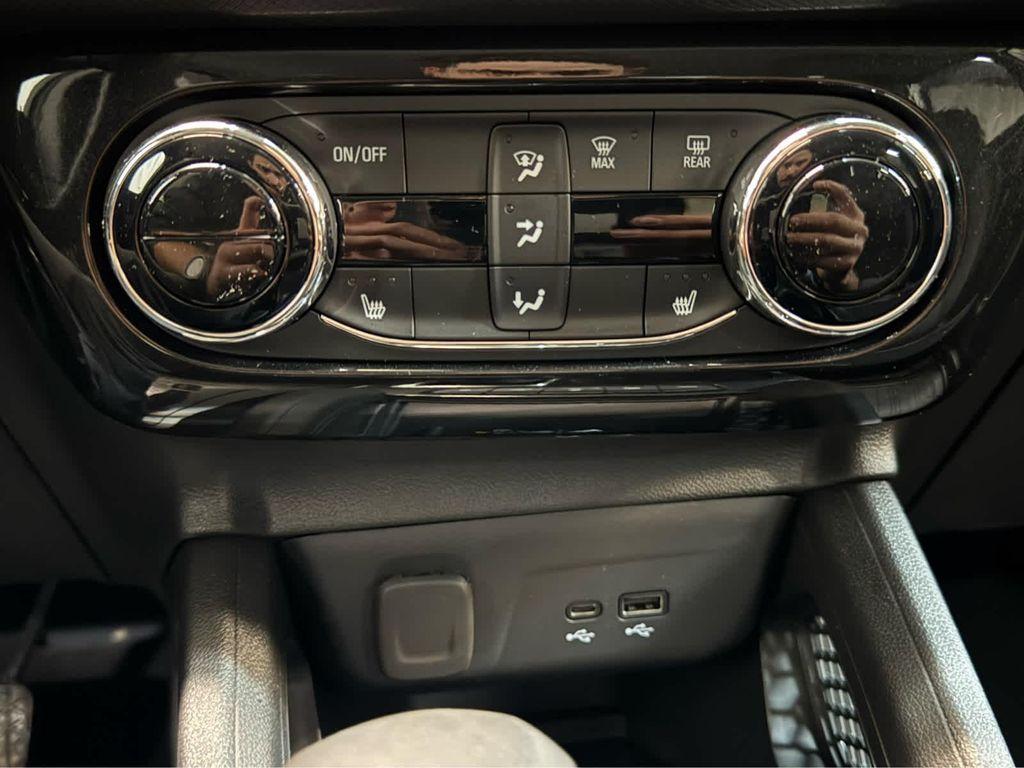 used 2025 Chevrolet TrailBlazer car, priced at $29,999