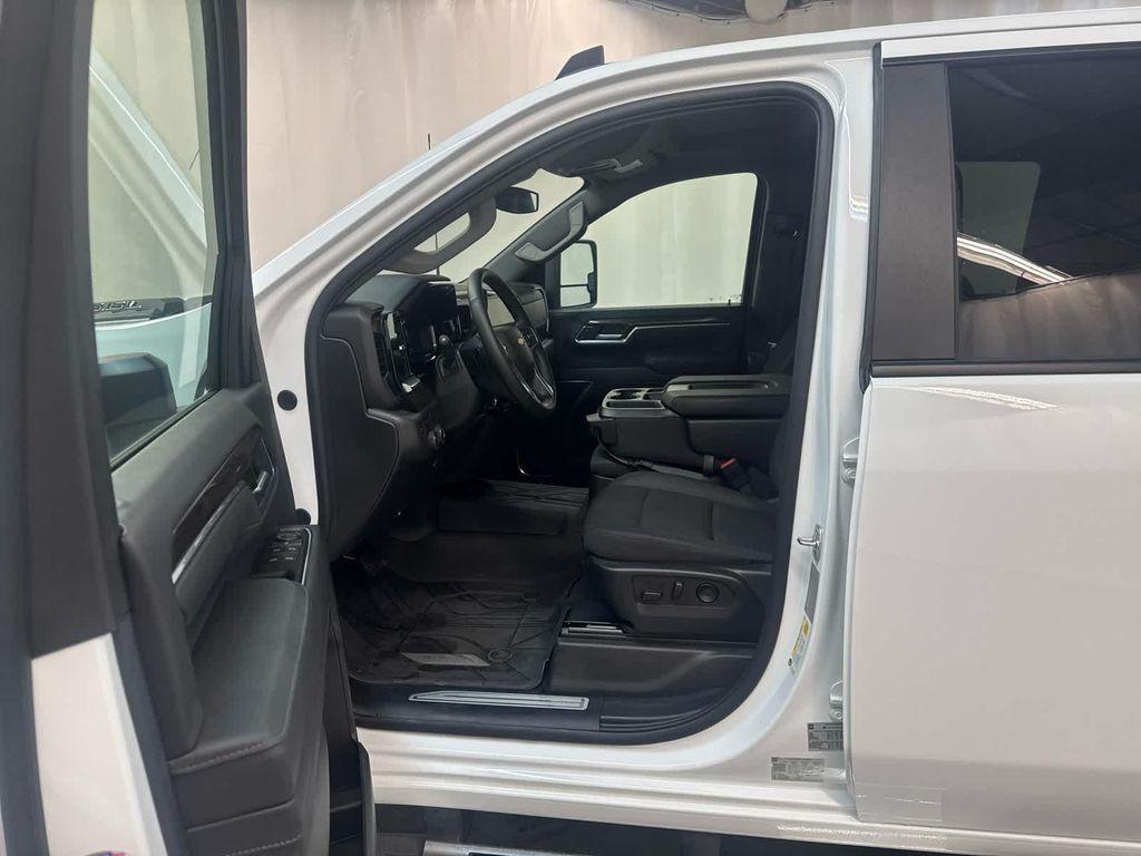 used 2025 Chevrolet Silverado 2500 car, priced at $61,999