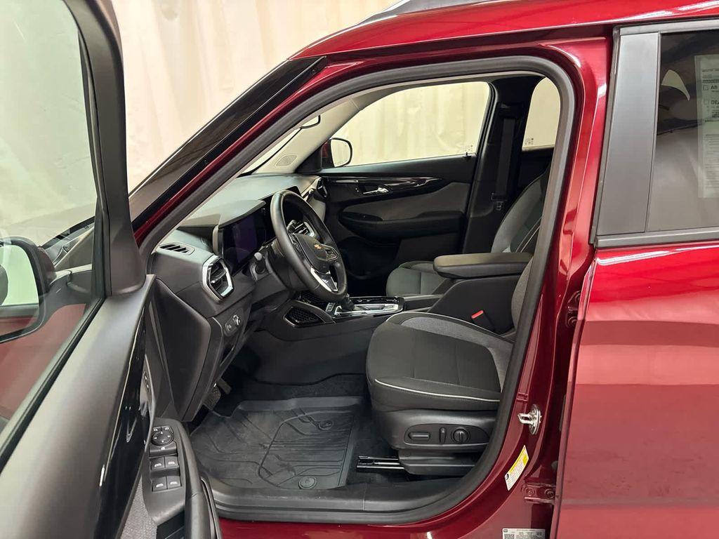 used 2025 Chevrolet TrailBlazer car, priced at $31,999