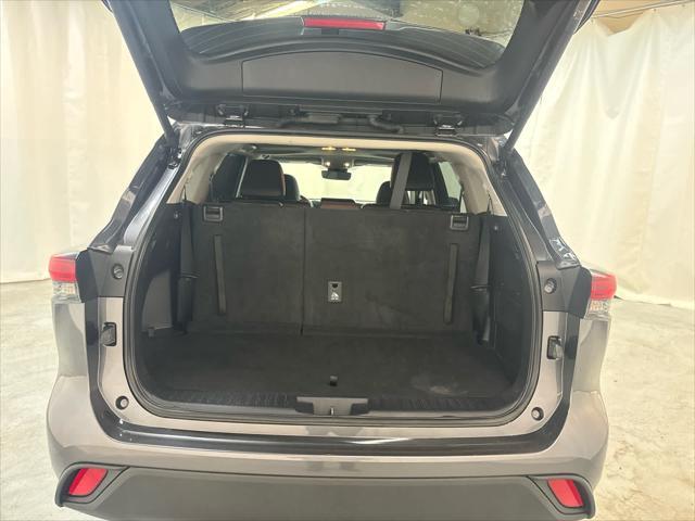 used 2024 Toyota Highlander car, priced at $45,999