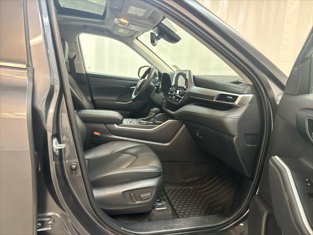 used 2024 Toyota Highlander car, priced at $45,999