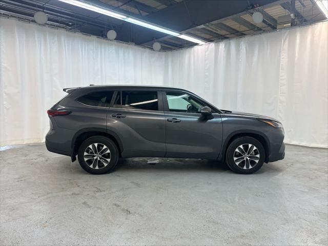 used 2024 Toyota Highlander car, priced at $45,999