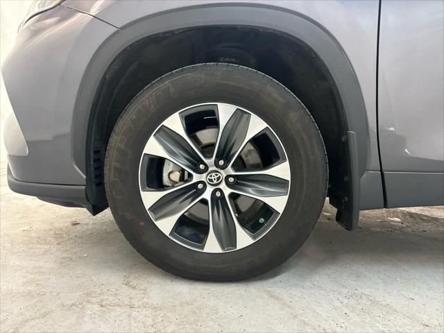 used 2024 Toyota Highlander car, priced at $45,999