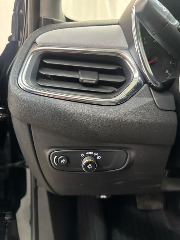 used 2024 Chevrolet Equinox car, priced at $26,999