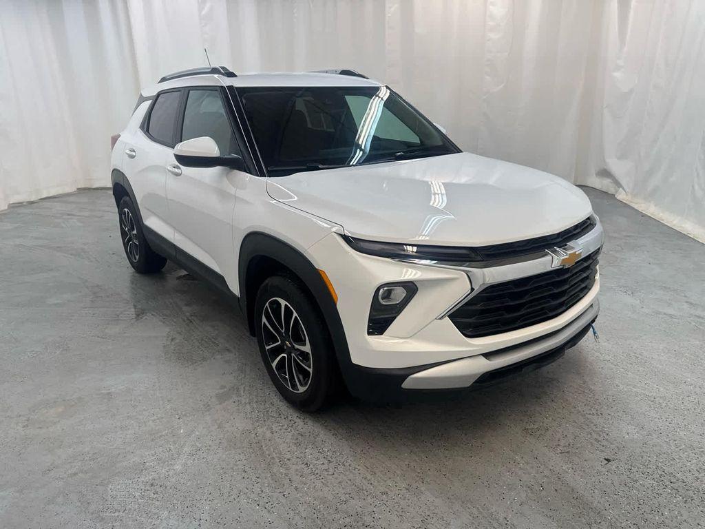used 2025 Chevrolet TrailBlazer car, priced at $29,999