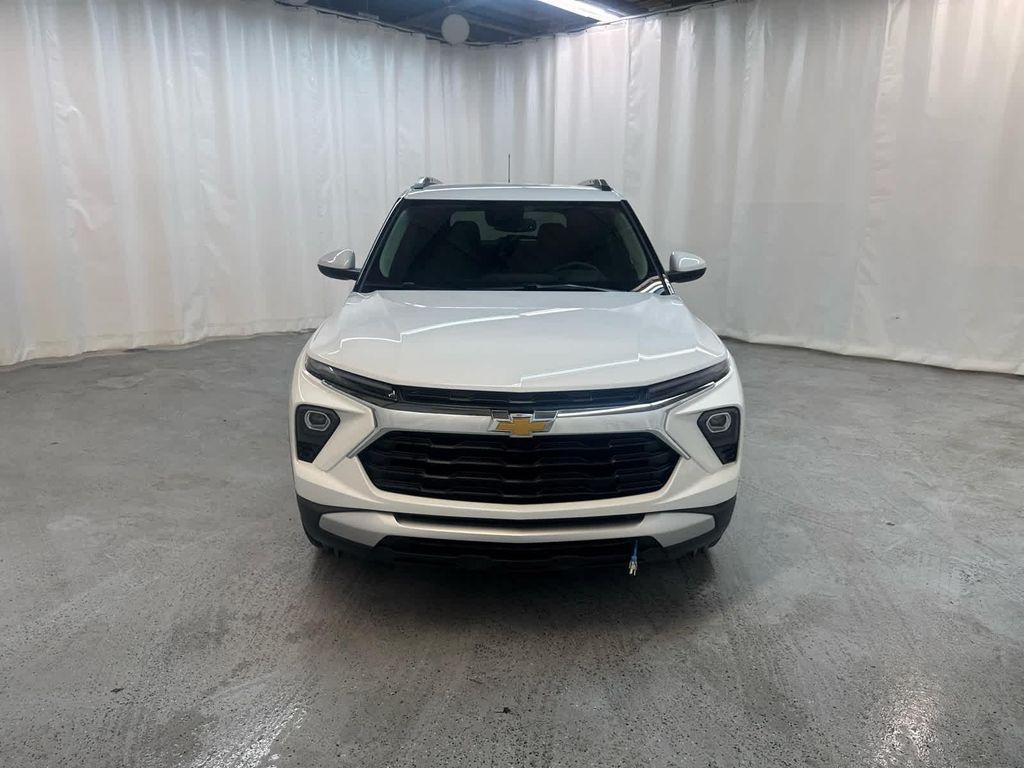 used 2025 Chevrolet TrailBlazer car, priced at $29,999
