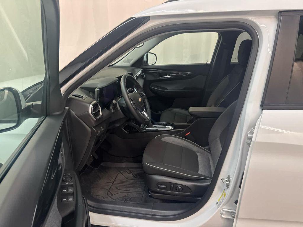 used 2025 Chevrolet TrailBlazer car, priced at $29,999