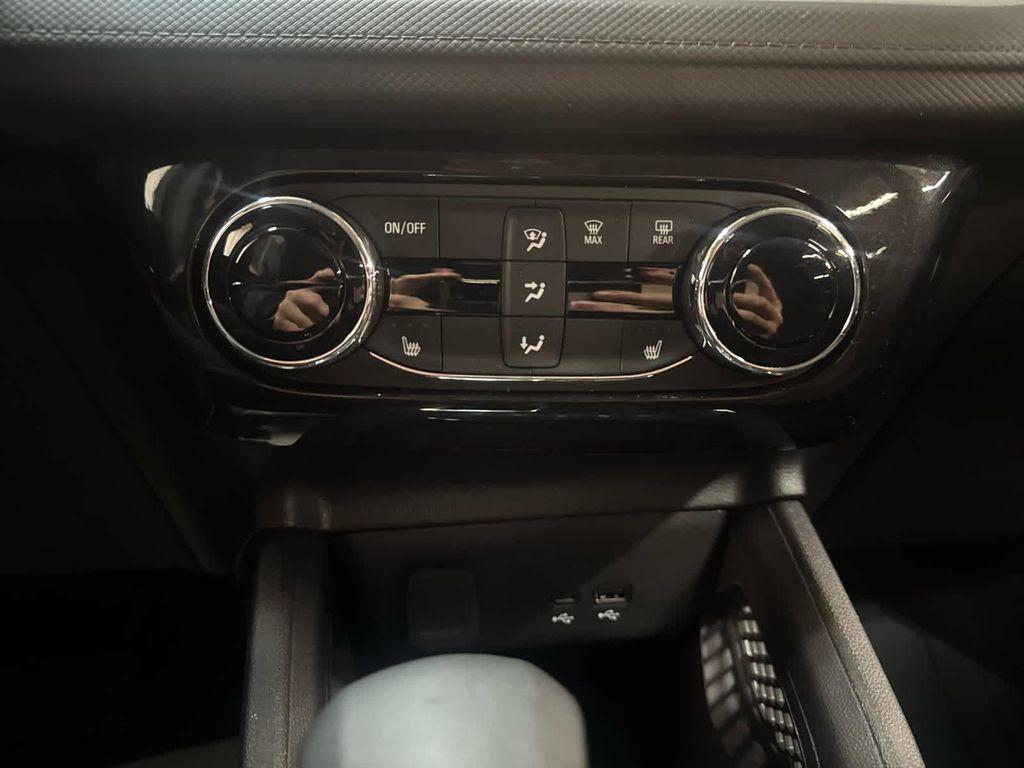 used 2025 Chevrolet TrailBlazer car, priced at $29,999