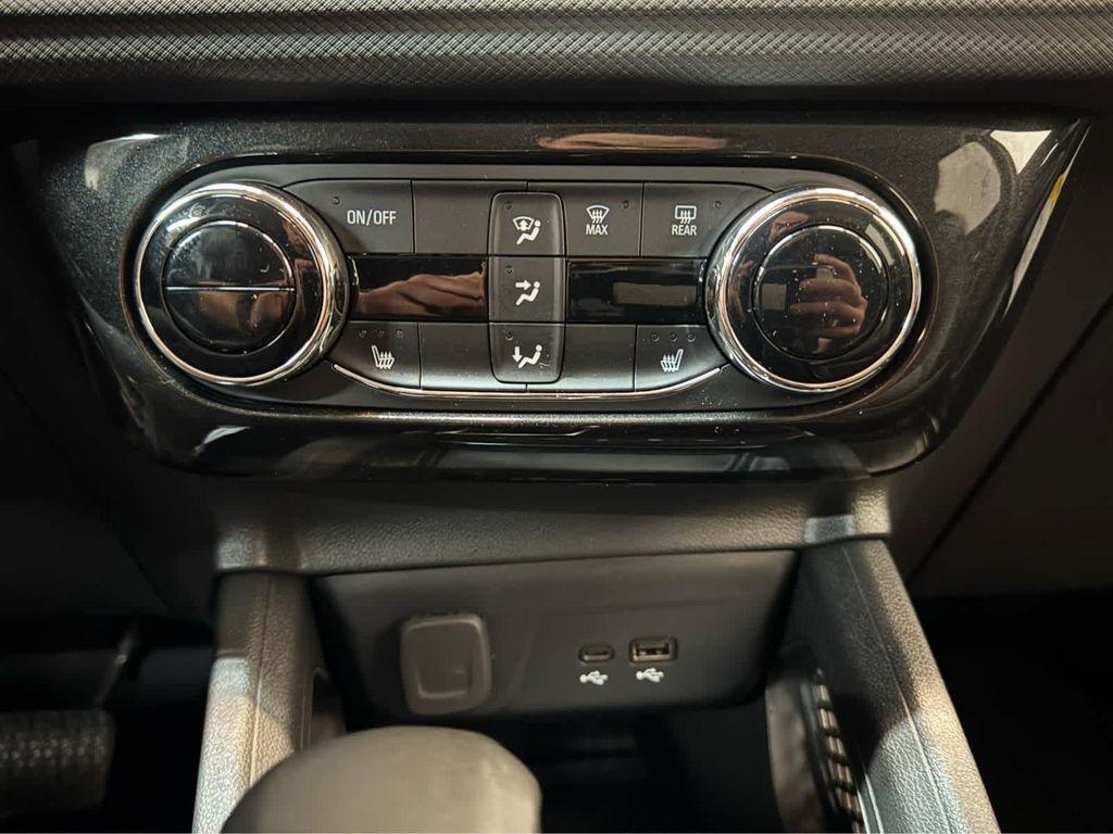 used 2025 Chevrolet TrailBlazer car, priced at $29,999