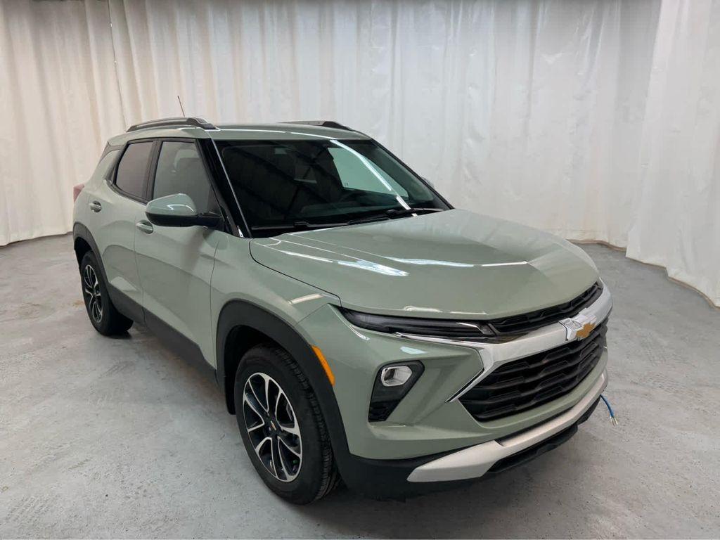 used 2025 Chevrolet TrailBlazer car, priced at $29,999